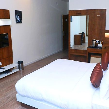 The Grand Astoria Somanth Hotel โสมนัส ภายนอก รูปภาพ