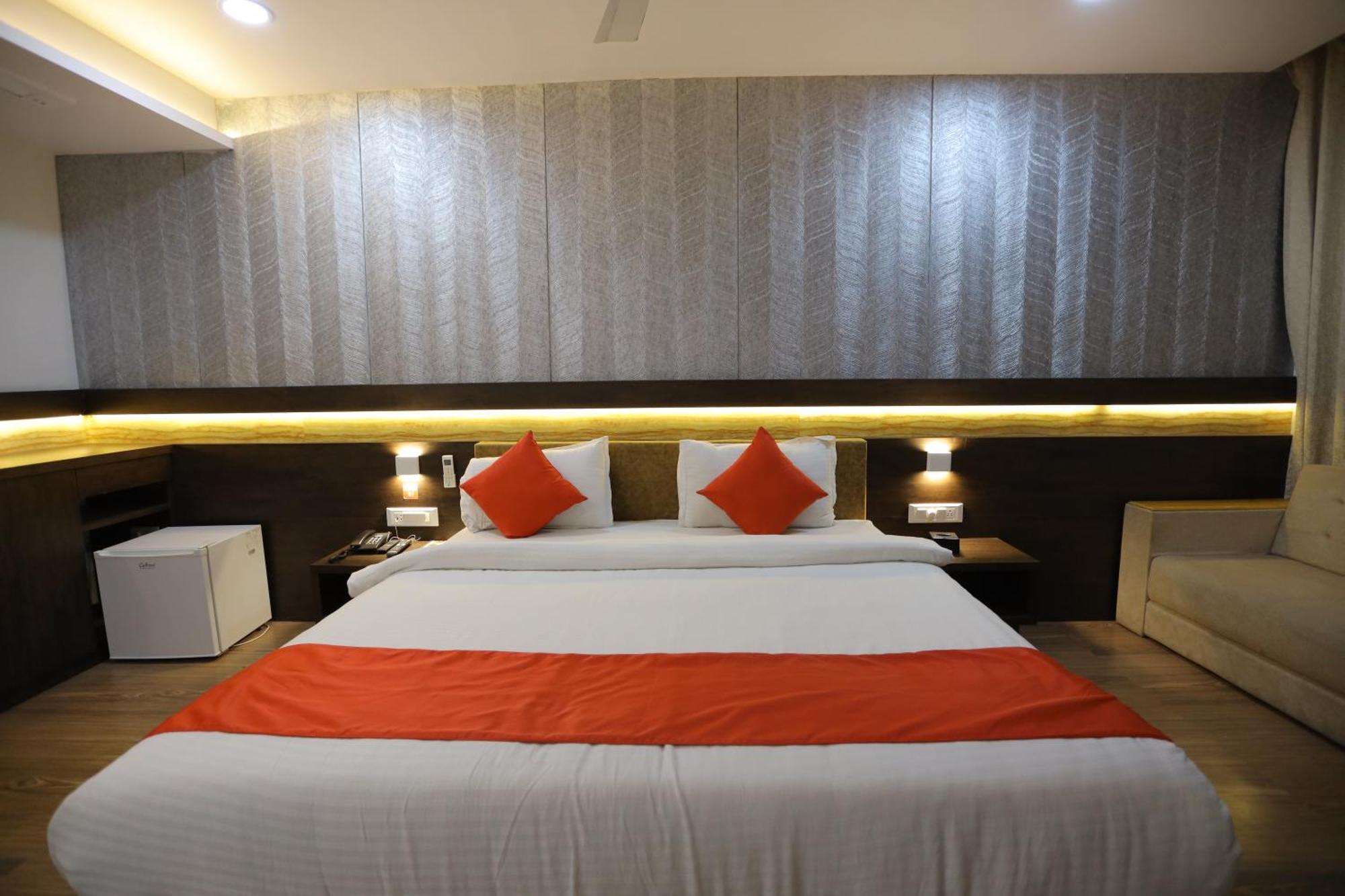 The Grand Astoria Somanth Hotel โสมนัส ภายนอก รูปภาพ
