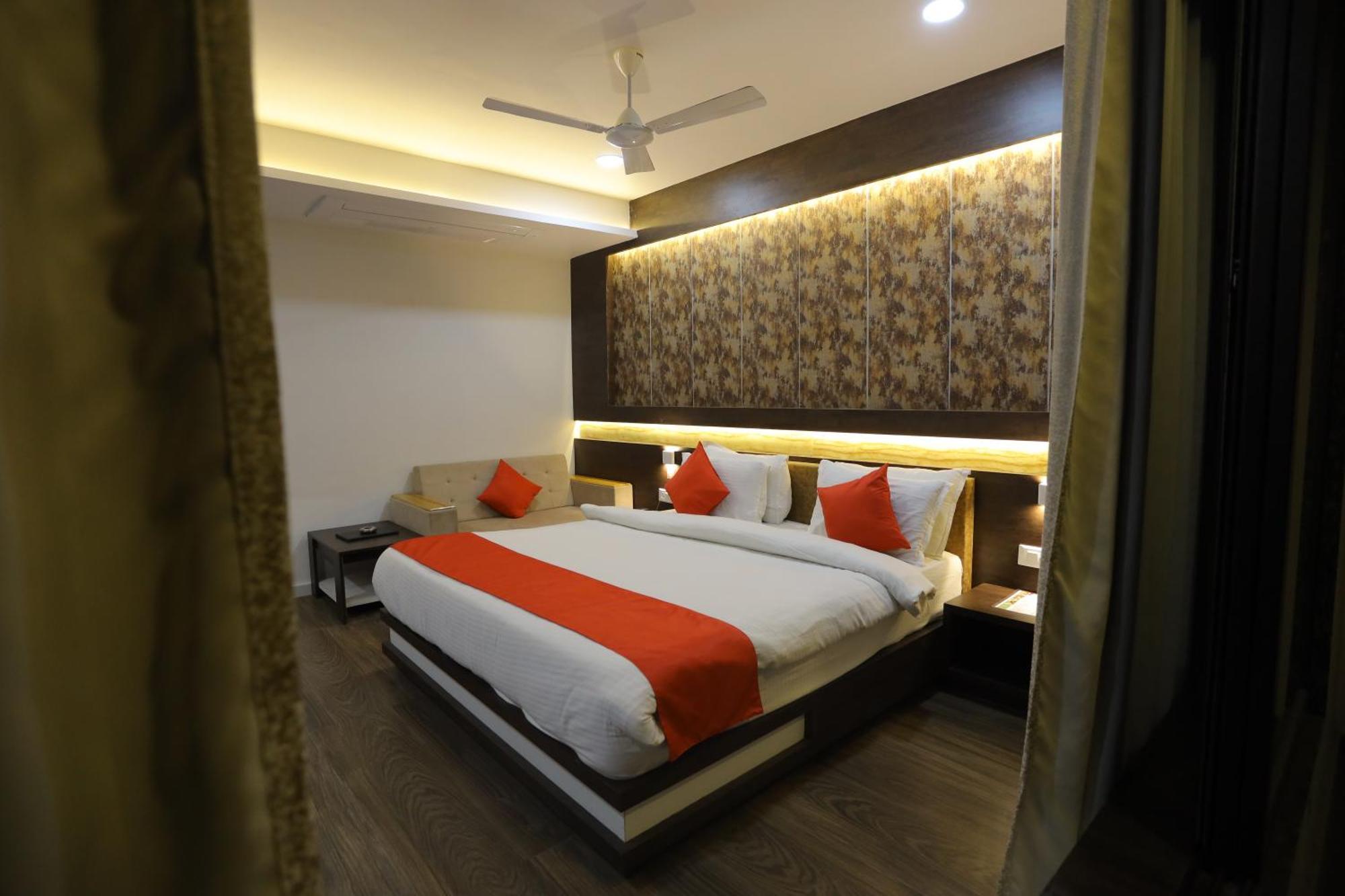 The Grand Astoria Somanth Hotel โสมนัส ภายนอก รูปภาพ