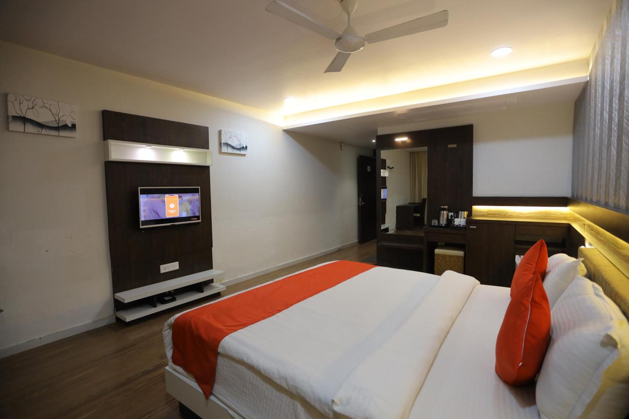 The Grand Astoria Somanth Hotel โสมนัส ภายนอก รูปภาพ