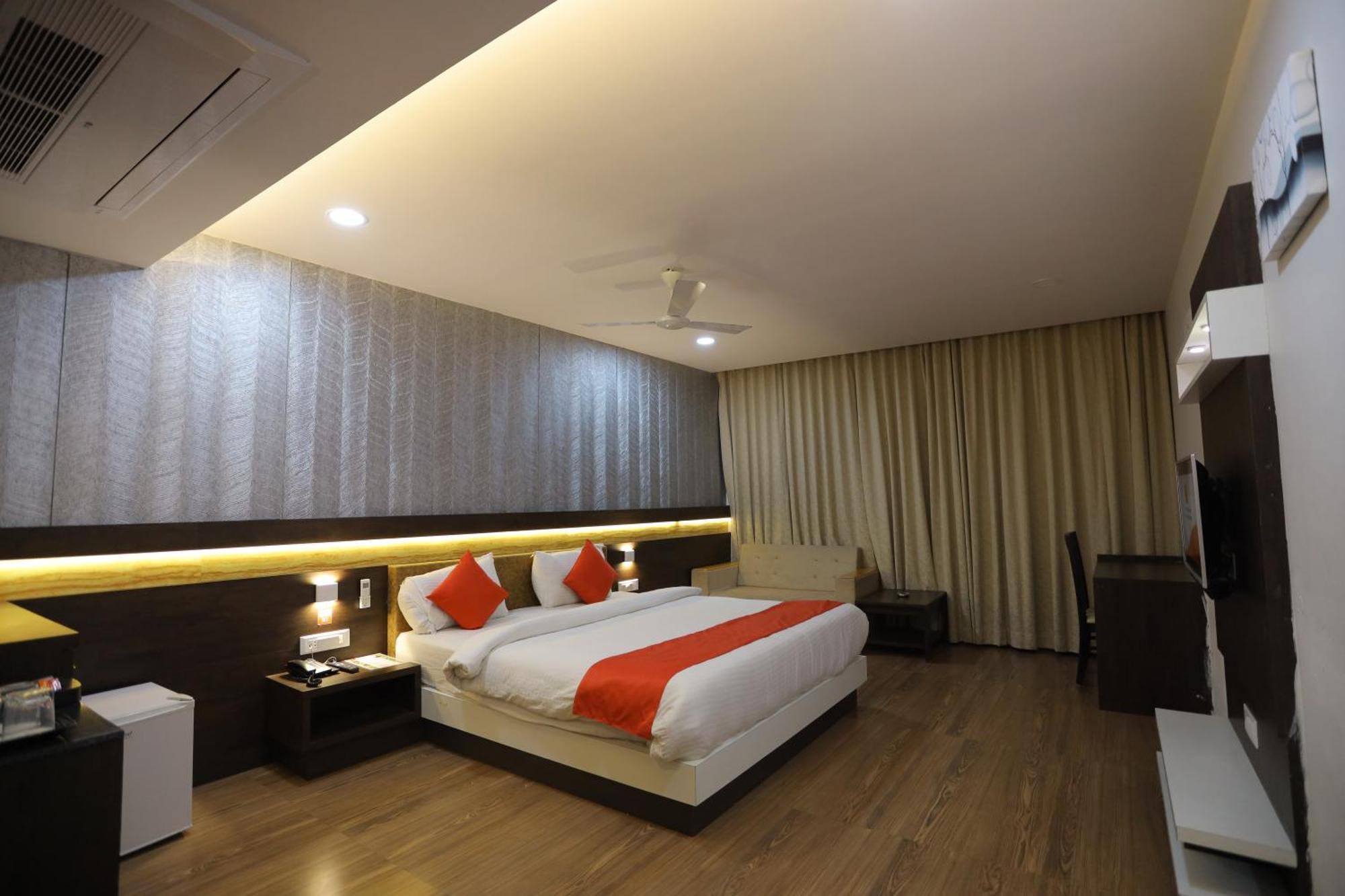 The Grand Astoria Somanth Hotel โสมนัส ภายนอก รูปภาพ