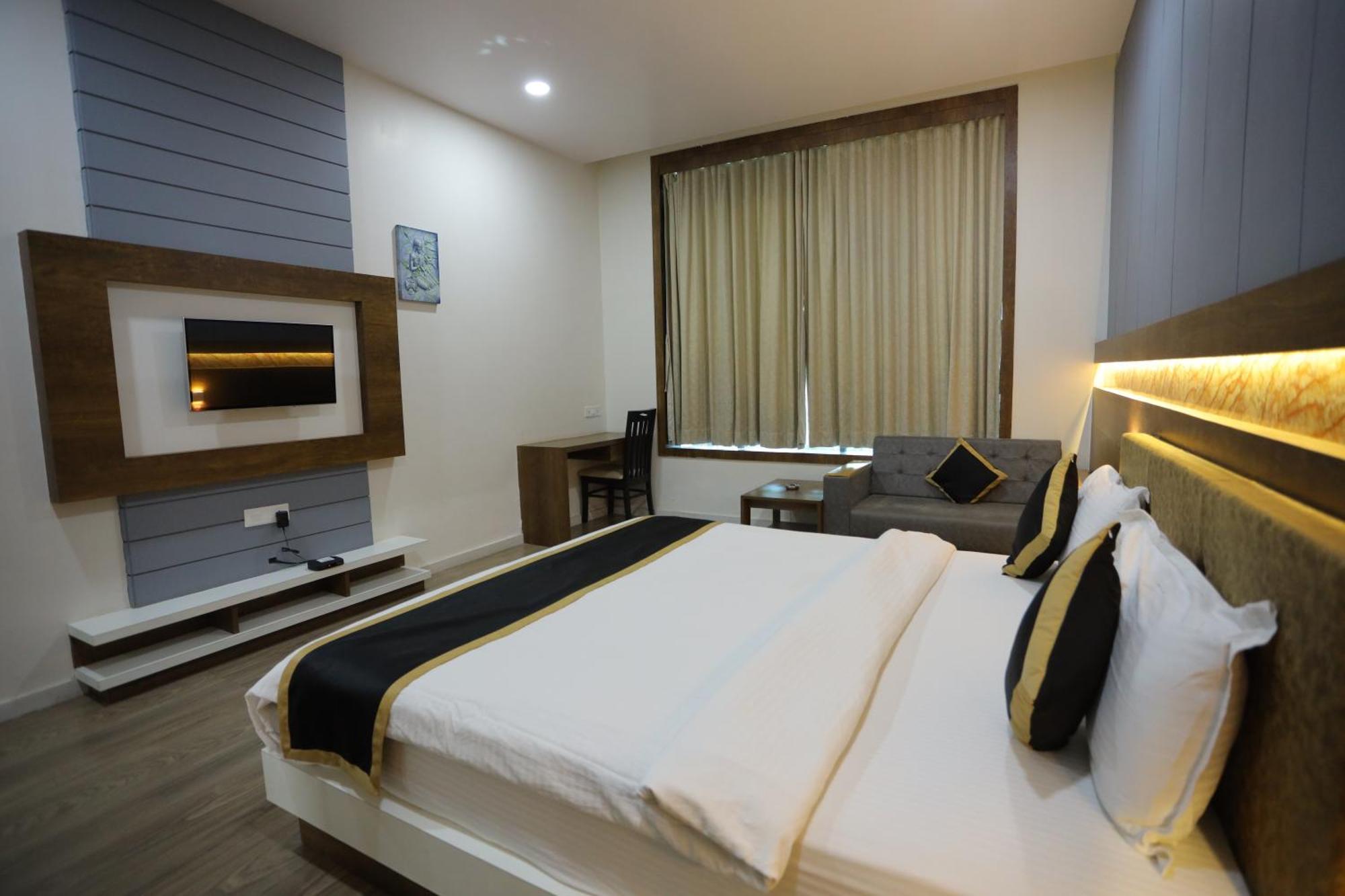 The Grand Astoria Somanth Hotel โสมนัส ภายนอก รูปภาพ
