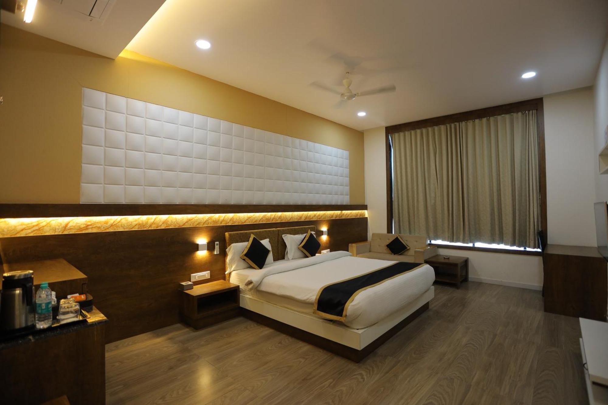 The Grand Astoria Somanth Hotel โสมนัส ภายนอก รูปภาพ