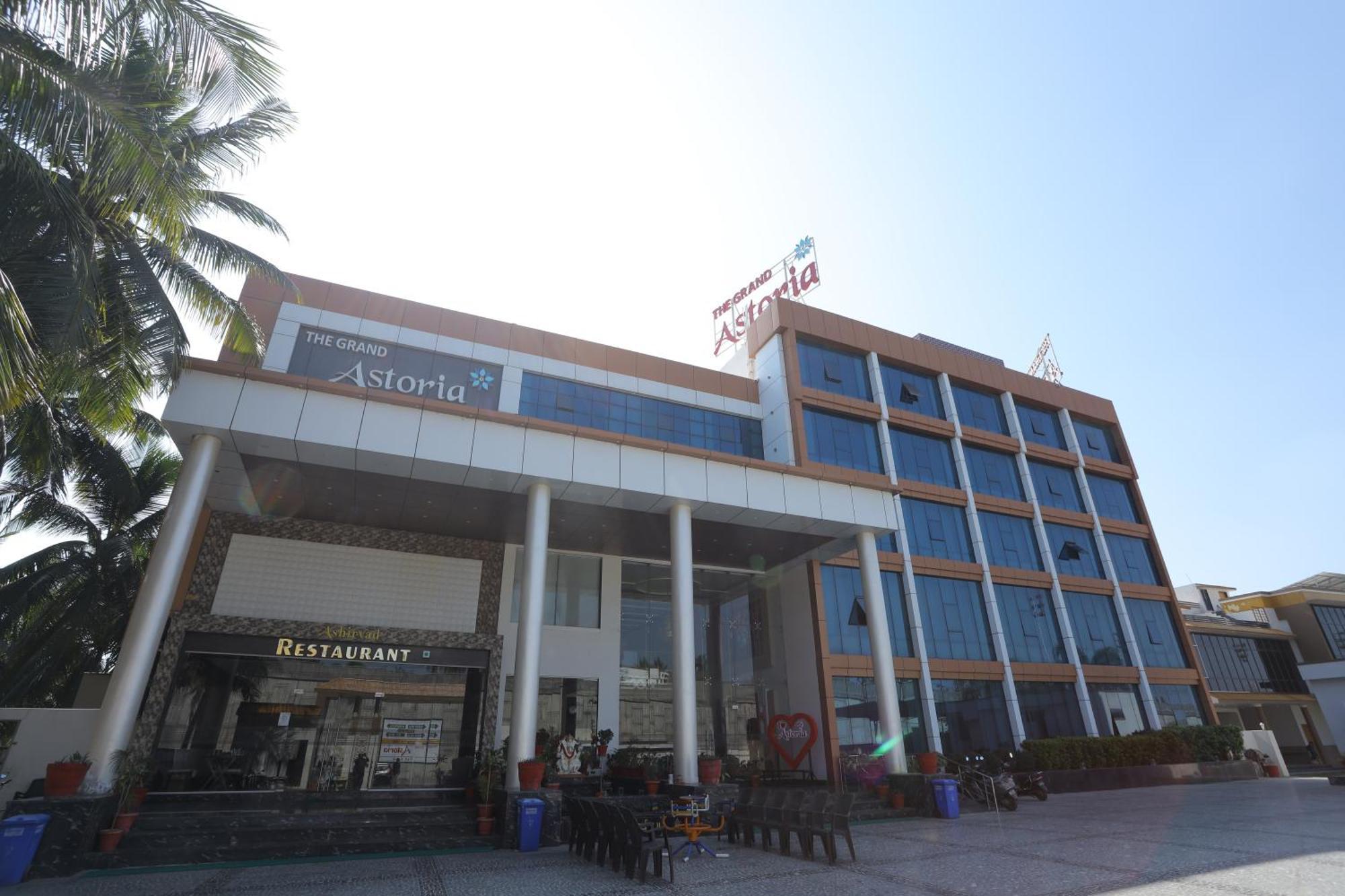The Grand Astoria Somanth Hotel โสมนัส ภายนอก รูปภาพ