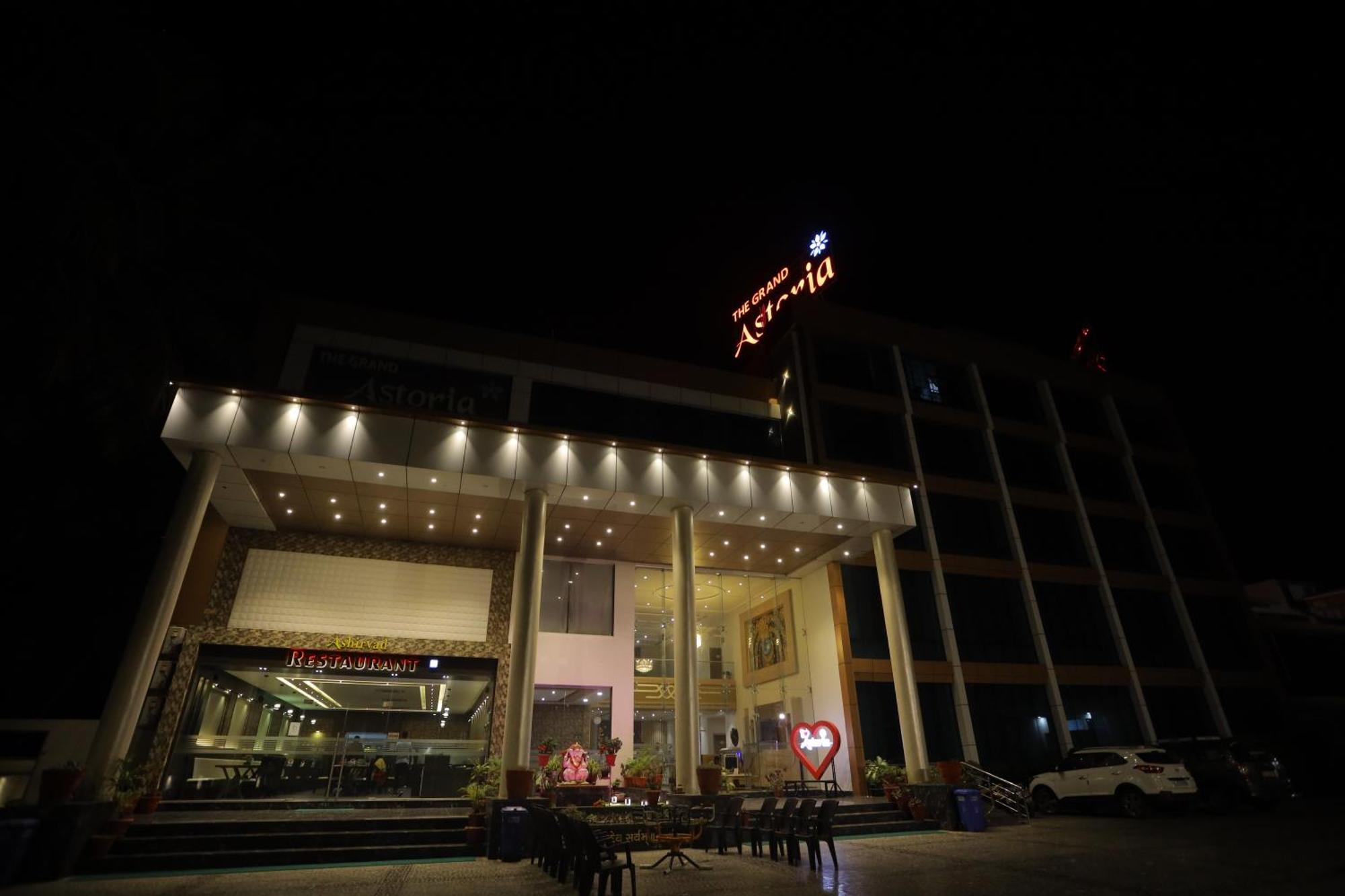 The Grand Astoria Somanth Hotel โสมนัส ภายนอก รูปภาพ