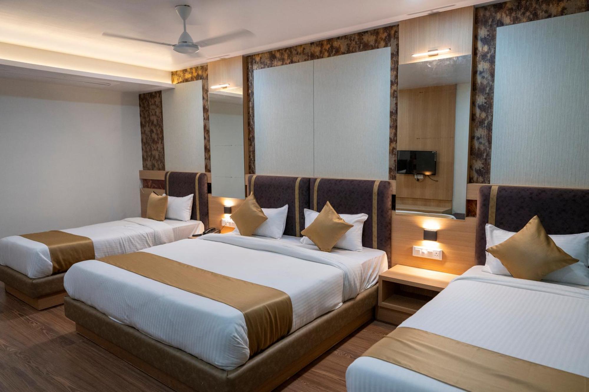 The Grand Astoria Somanth Hotel โสมนัส ภายนอก รูปภาพ