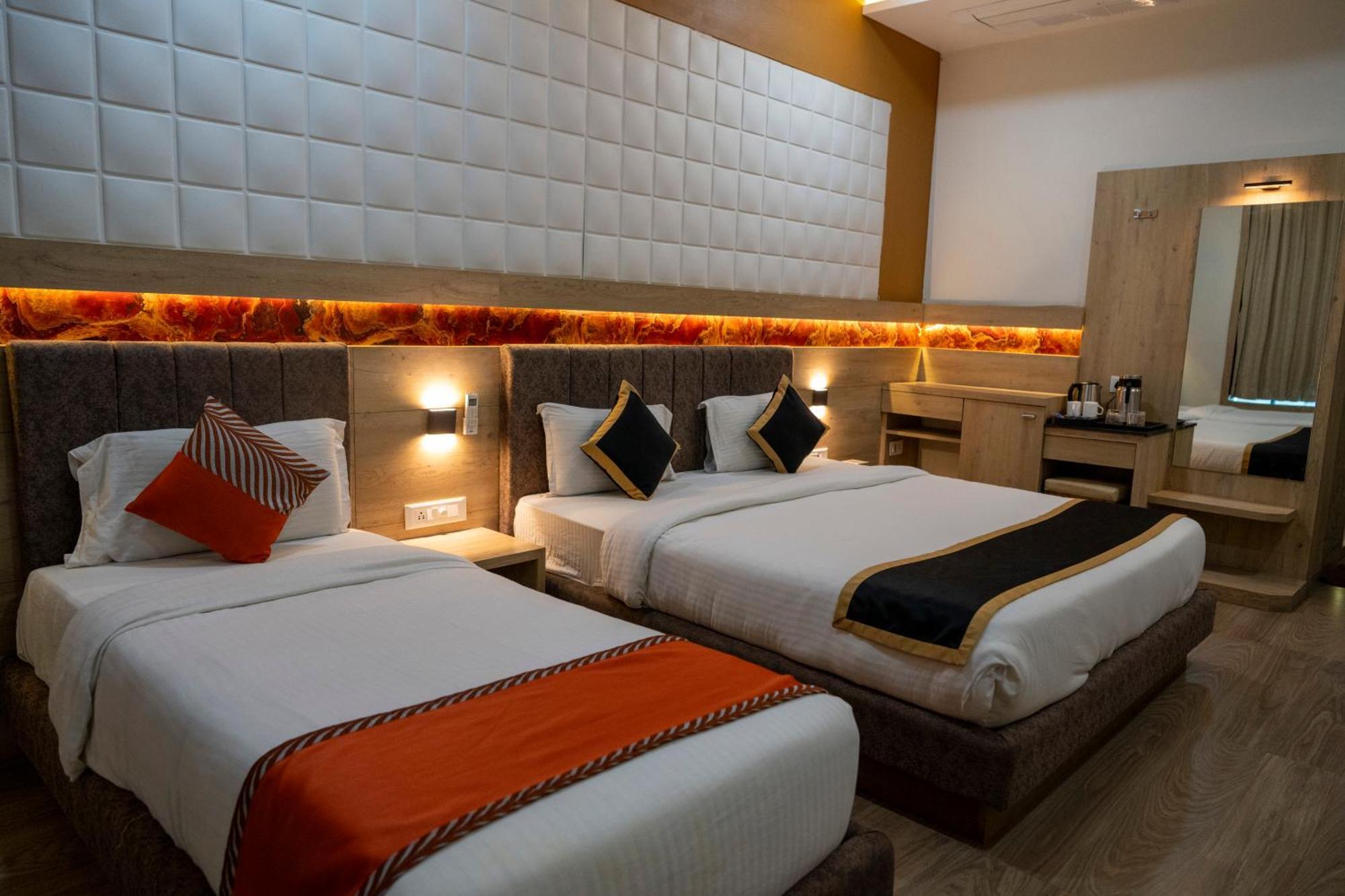 The Grand Astoria Somanth Hotel โสมนัส ภายนอก รูปภาพ