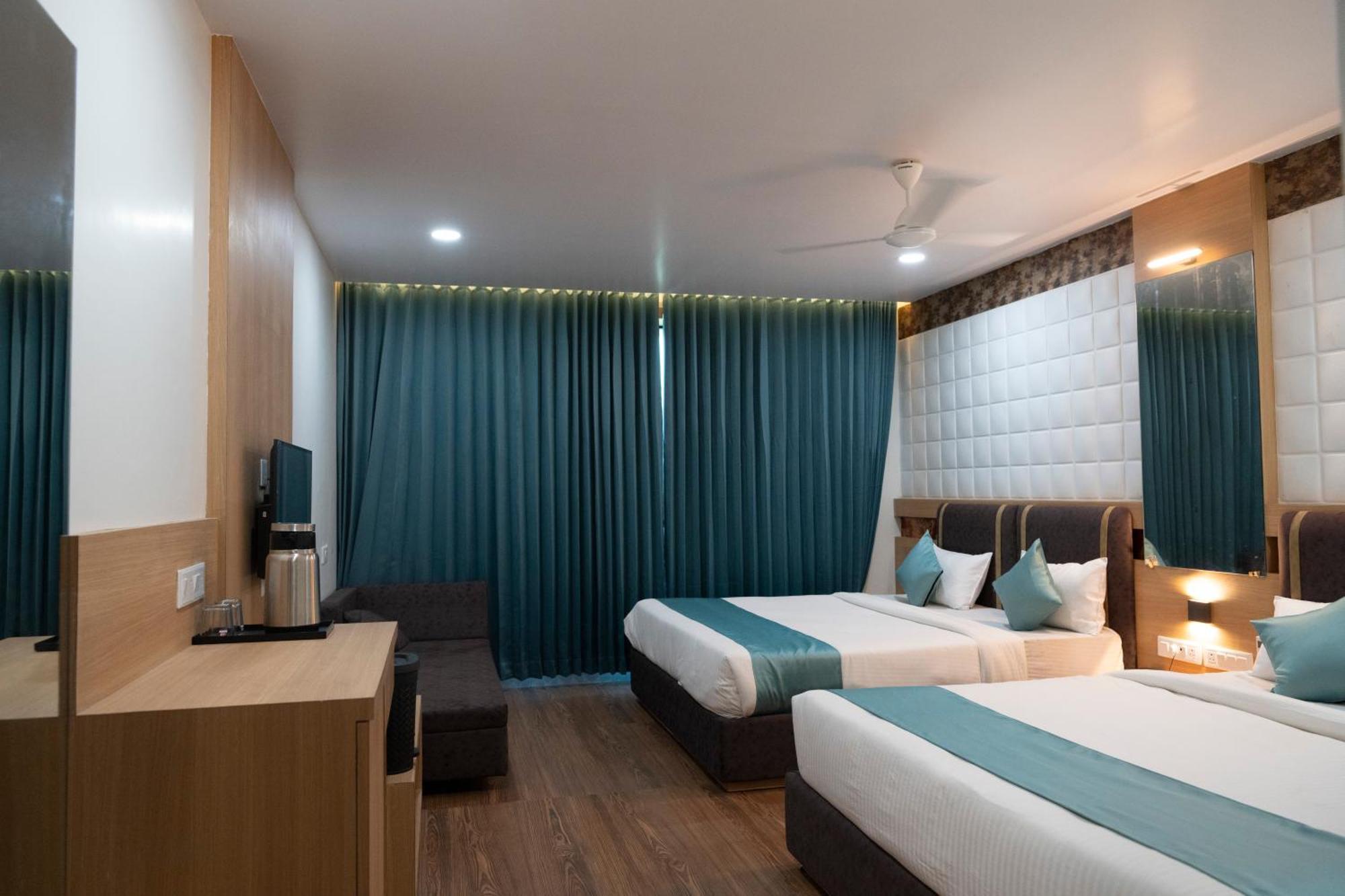 The Grand Astoria Somanth Hotel โสมนัส ภายนอก รูปภาพ