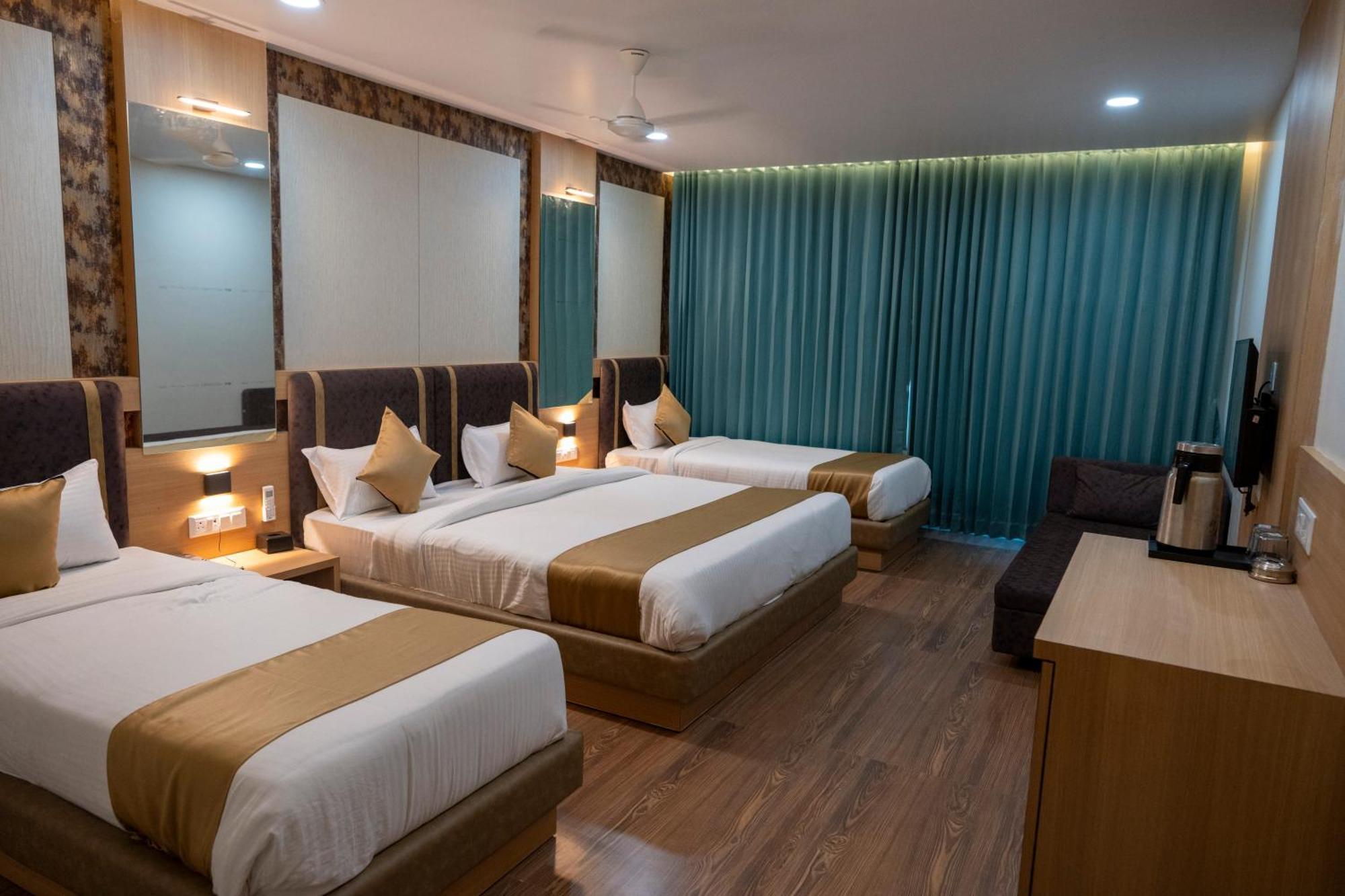 The Grand Astoria Somanth Hotel โสมนัส ภายนอก รูปภาพ