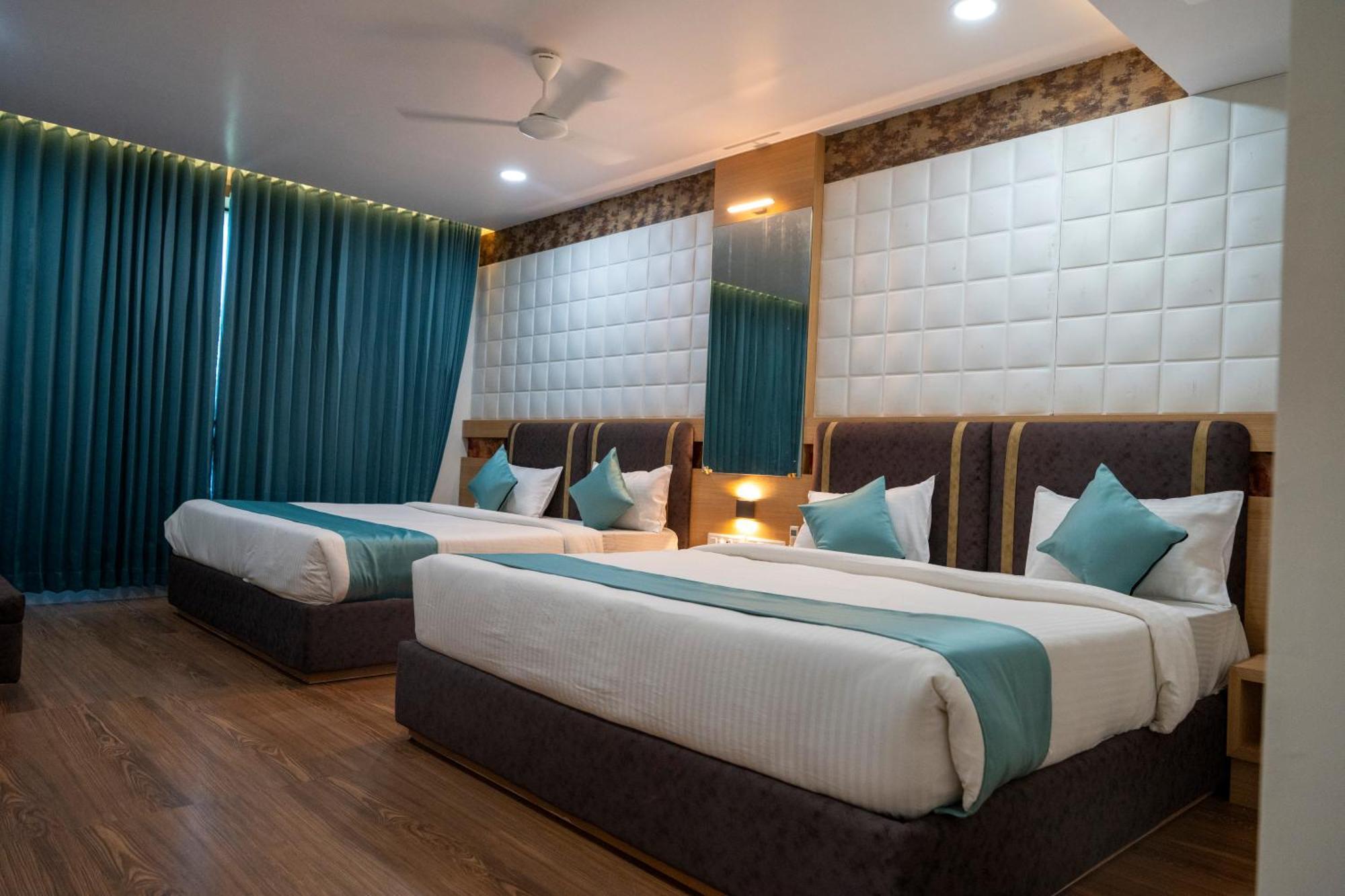 The Grand Astoria Somanth Hotel โสมนัส ภายนอก รูปภาพ
