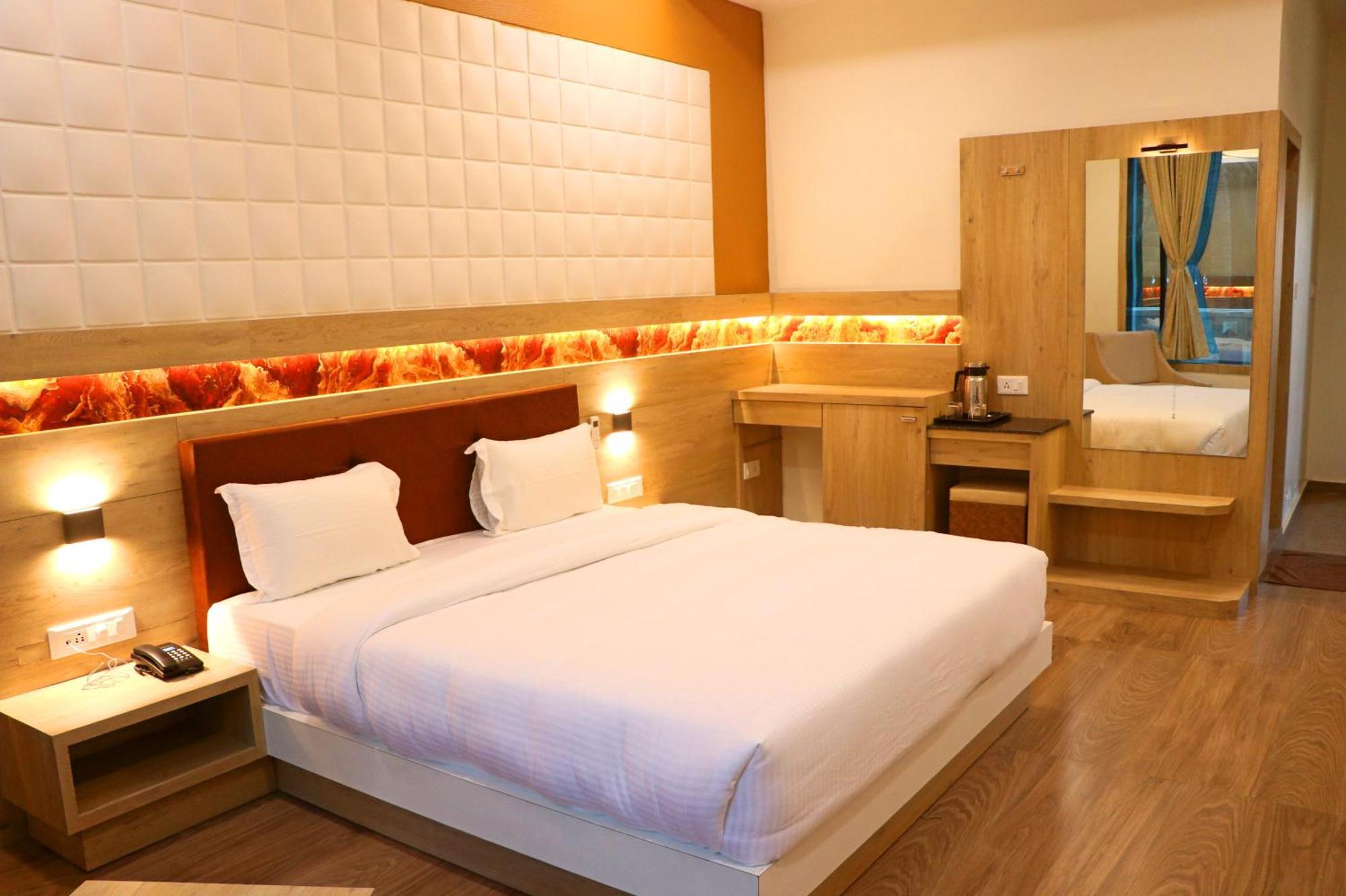 The Grand Astoria Somanth Hotel โสมนัส ภายนอก รูปภาพ