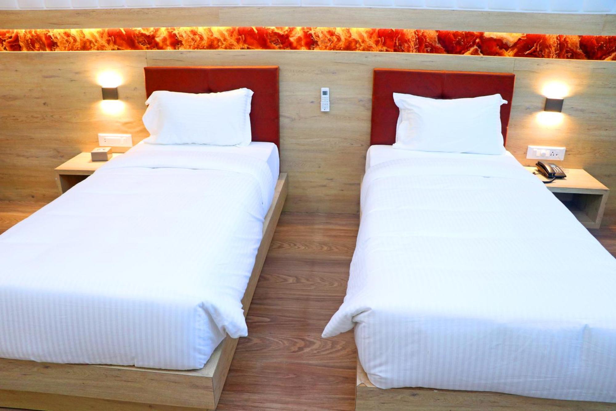 The Grand Astoria Somanth Hotel โสมนัส ภายนอก รูปภาพ