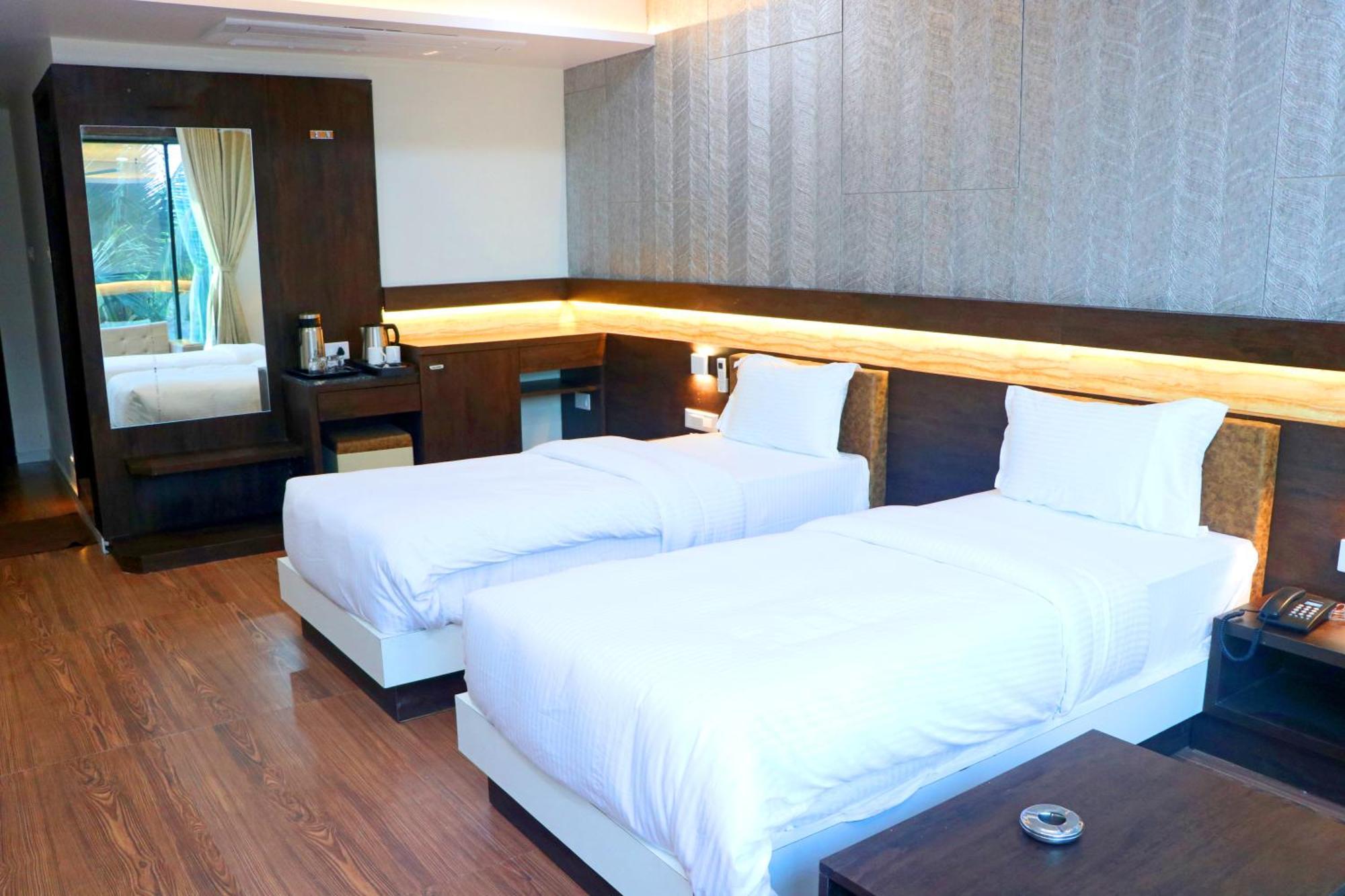 The Grand Astoria Somanth Hotel โสมนัส ภายนอก รูปภาพ