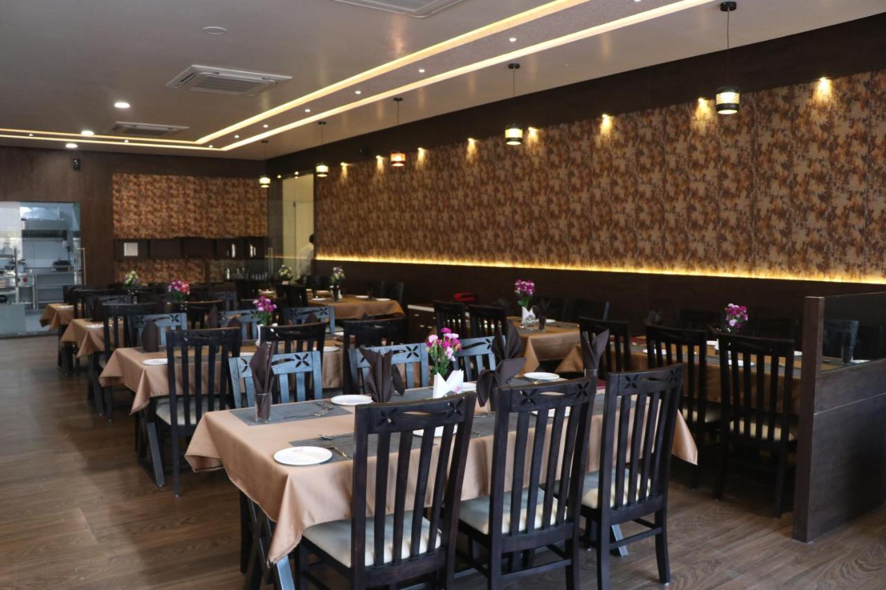 The Grand Astoria Somanth Hotel โสมนัส ภายนอก รูปภาพ